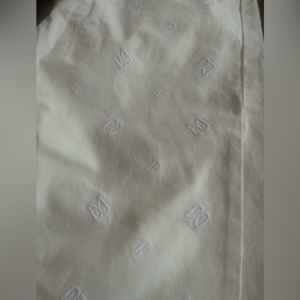 RHUDE
White Embroidered Bandana Jeans
Brand new
Never worn 
Retail $910